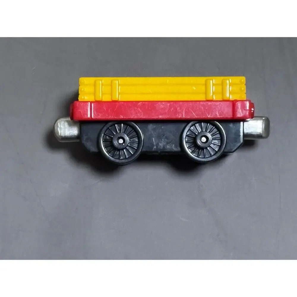 Thomas & Friends Take n Play Along Low Cargo Car Mattel 2012 Red Yellow